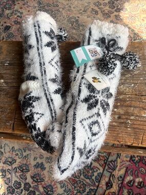 Muk Luks White & Black Nordic Pom Pom Fuzzy Slipper Socks 7 Inch high